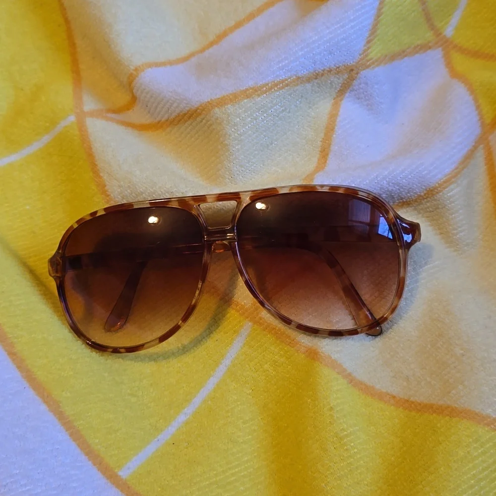 VGUC- Vintage Large Pilot Sunglasses with Gradient Lens Tortoise Frame - Picture 2 of 14